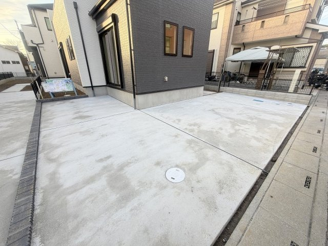 三郷市鷹野1丁目　新築戸建　全2棟　B号棟の駐車場|カースペース2台分確保