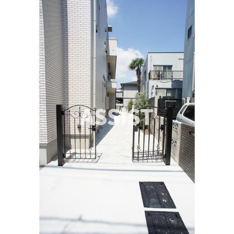 ジュネス明大前のエントランス