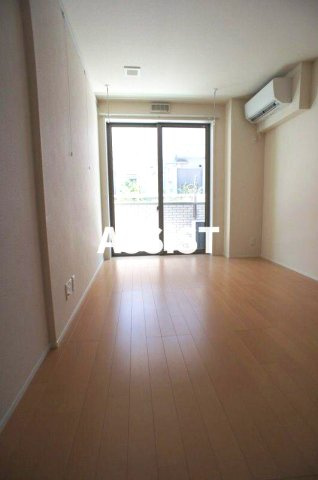 ジュネス明大前の居間・リビング