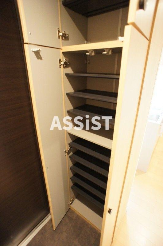 ジュネス明大前の玄関