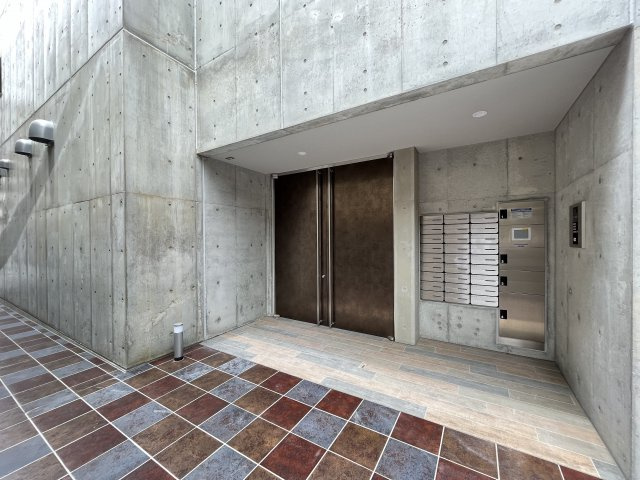 【エントランス】 | Wolf Pack Apartment