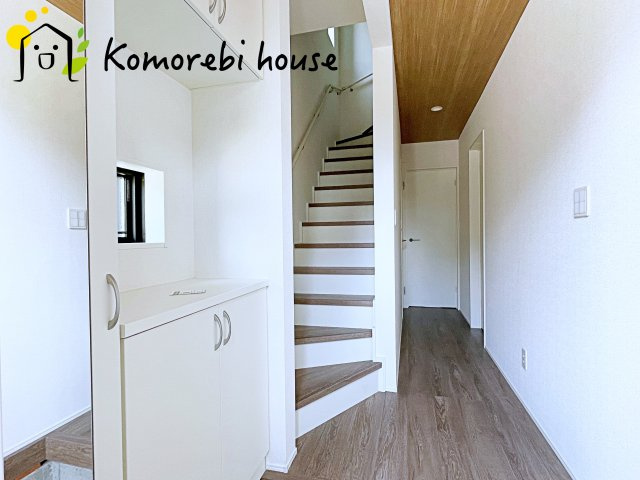 上尾市大谷本郷　9期　新築一戸建て　グラファーレ　11の玄関|きれいな玄関です