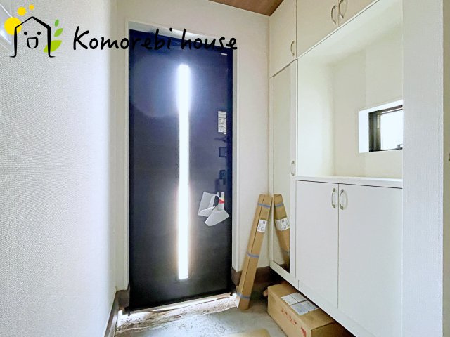 上尾市大谷本郷　9期　新築一戸建て　グラファーレ　11の玄関|ゆったりとした玄関です
