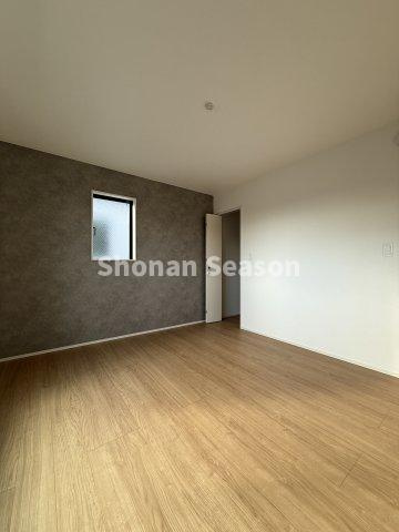 【洋室】 | 全室収納に加え２部屋に「WIC」を備えた、収納豊富な間取りプラン◎
季節物もたっぷり収納可能です♪