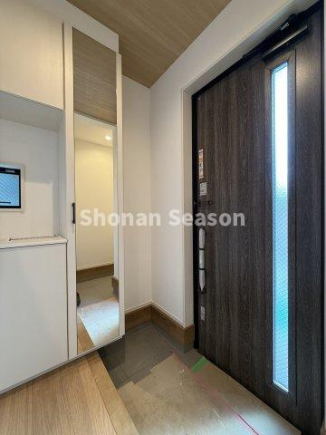 【玄関】 | 万が一建物に瑕疵（不具合）があれば、売主が無償で修繕してくれる建物１０年保証付き◎
購入後の暮らしも安心・安全ですね♪