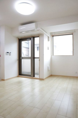 【居間・リビング】 | プリムローズ アカバネ | ゆったりとしたリビングです