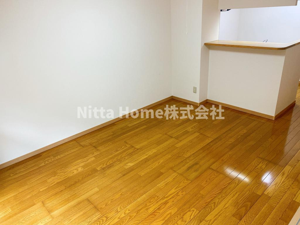 ソレイユ51の居間・リビング|人気のカウンターキッチン☆