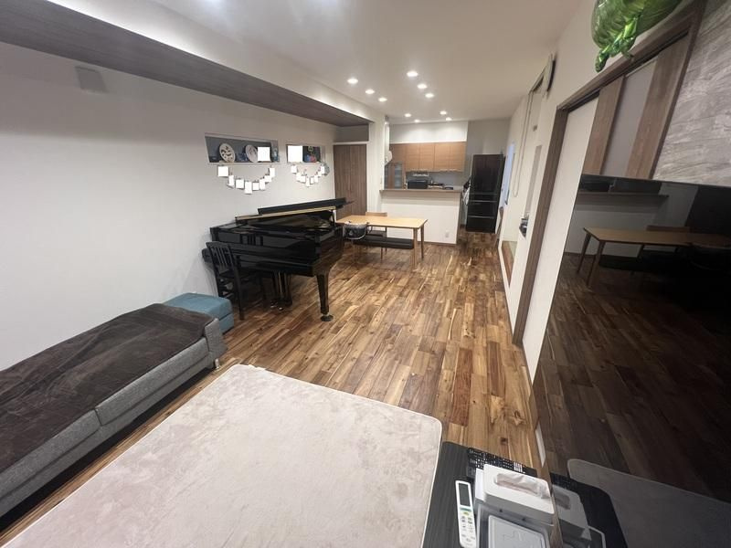 練馬区石神井台8丁目　中古戸建の居間・リビング|現地ご見学希望・資料請求などお気軽にお問い合わせ下さい！
03-5990-5201