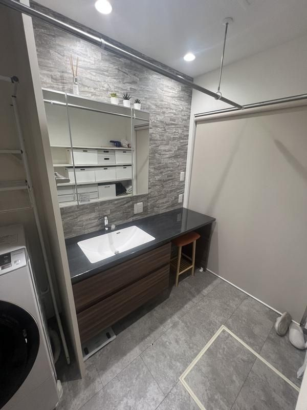 練馬区石神井台8丁目　中古戸建の独立洗面台|現地ご見学希望・資料請求などお気軽にお問い合わせ下さい！
03-5990-5201