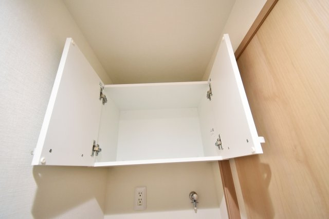 ウエルスクエア西宮甲東園の収納|洗濯置き場上部