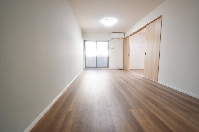 ウエルスクエア西宮甲東園の居間・リビング