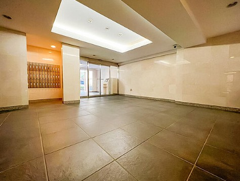 【その他共用部分】 | メインステージ滝野川桜通り | 清潔感と歓迎感があるエントランスホールとなります。