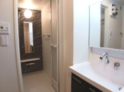 Ksパーシモンの独立洗面台|★３面鏡付きシャワードレッサー・室内洗濯機置場あり・同タイプのイメージ画像です★