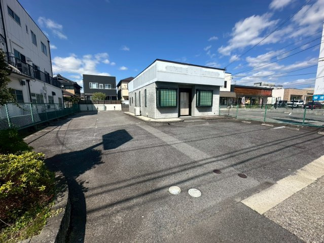 岡崎市百々西町　貸店舗・事務所の駐車場