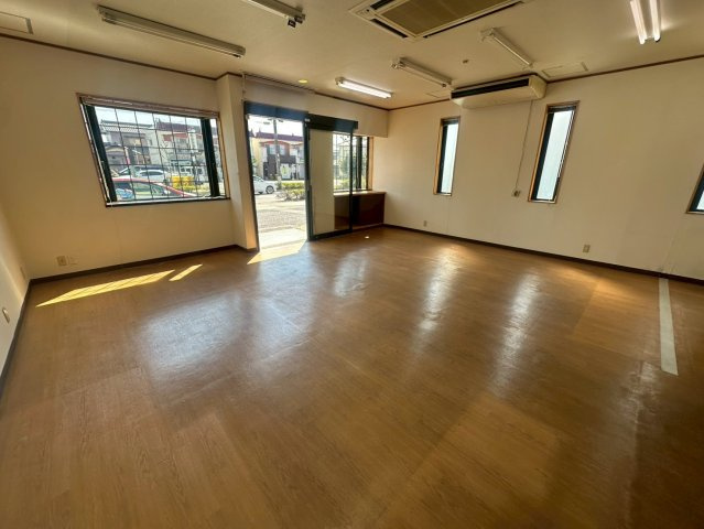 岡崎市百々西町　貸店舗・事務所の内装