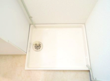 【設備】 | ビラ小松 | 室内に洗濯機が置けます