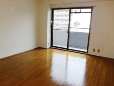 【居間・リビング】 | ビラ小松 | フローリングのお部屋です