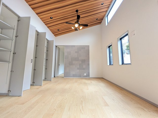 八王子市　横川町　平屋（新築一戸建て）の居間・リビング|～22.7帖の明るく開放感のあるLDK、家族団欒の時間をお過ごしいただけます～