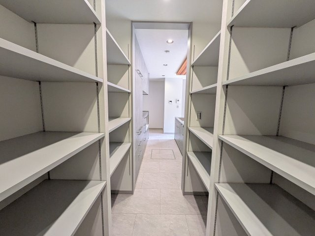 八王子市　横川町　平屋（新築一戸建て）の収納|～大容量収納可能なパントリー　脱衣所からキッチンへ通り抜けできます～