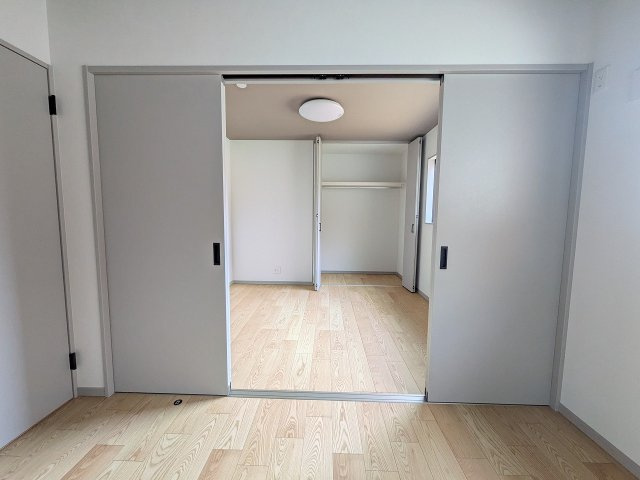 八王子市　横川町　平屋（新築一戸建て）の子供部屋|～5.3帖の洋室2部屋は引き戸で行き来ができます～