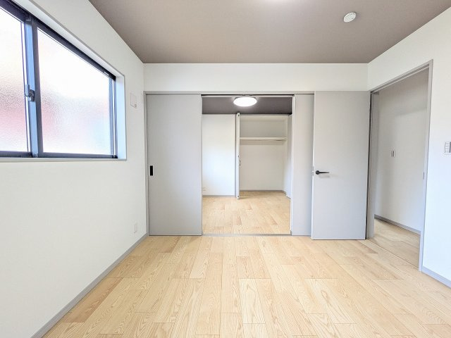 八王子市　横川町　平屋（新築一戸建て）の子供部屋|～5.3帖の洋室2部屋は引き戸で行き来ができます～