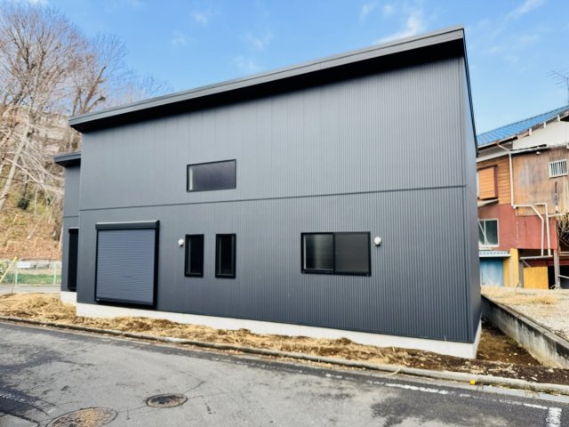 八王子市　横川町　平屋（新築一戸建て）の外観|～長期優良住宅認定　敷地広々4LDKの平屋　庭付き、3台駐車可能カースペースあり～