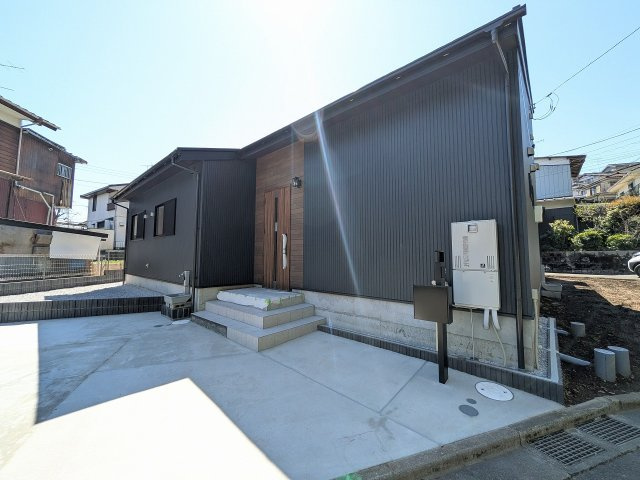 八王子市　横川町　平屋（新築一戸建て）の外観|～長期優良住宅認定　敷地広々4LDKの平屋　庭付き、3台駐車可能カースペースあり～