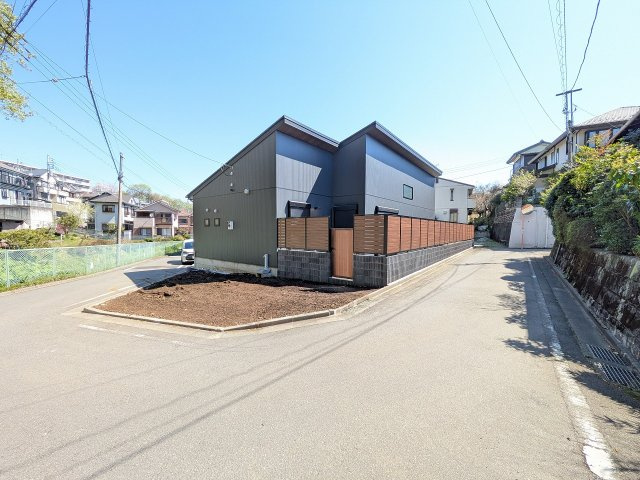 八王子市　横川町　平屋（新築一戸建て）の前面道路含む現地写真|～北西側4ｍ・南側4ｍ道路に面しています～