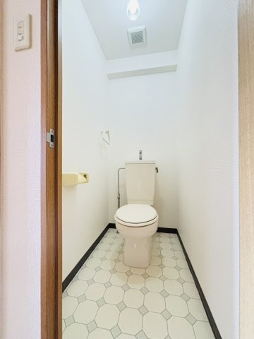 太宰府市五条４丁目の賃貸マンションのトイレ|別号数タイプ