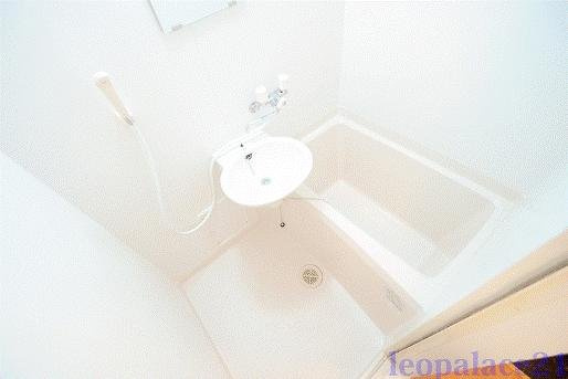 レオパレス辻町の浴室|備品や設備仕様は号室等により異なります現地をご確認下さい。