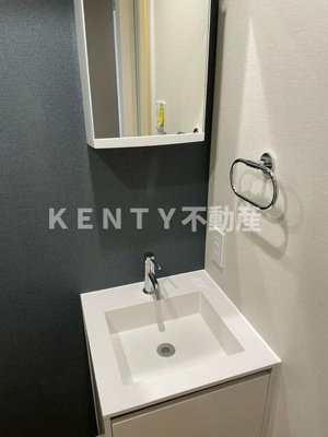 【洗面所】 | 小鳩プレイス | スペースが確保できる洗面所です