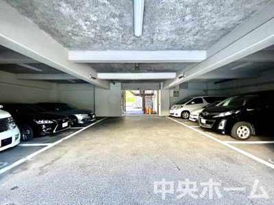 【駐車場】 | 豊洲ハイツ | 【敷地内駐車場】最新の空き状況や費用などの詳細は担当スタッフまでお問い合わせください。