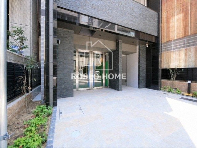 CAVANA本町のエントランス