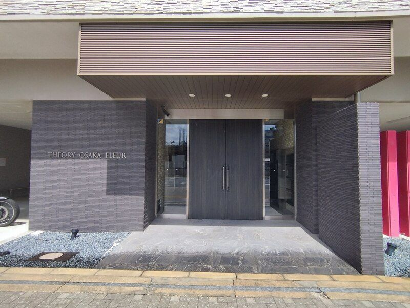 セオリー大阪フルールのエントランス