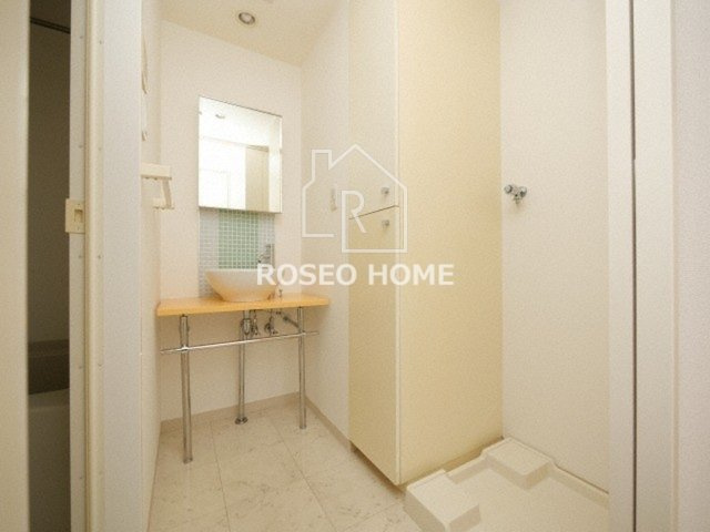 セイワパレス大手前西の洗面所|同マンション別部屋：参考写真