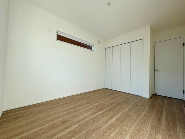 高知市小津町4号地　新築一戸建ての洋室|家具配置がしやすい、整った洋室