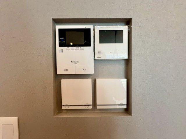 高知市小津町4号地　新築一戸建てのその他|インターホンや給湯リモコンをまとめた、使いやすい設備ニッチ