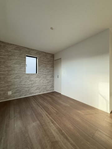 【洋室】 | 全室フローリングの間取りプラン◎
食べこぼしもサッと拭きとれるので、毎日のお掃除も楽々です♪