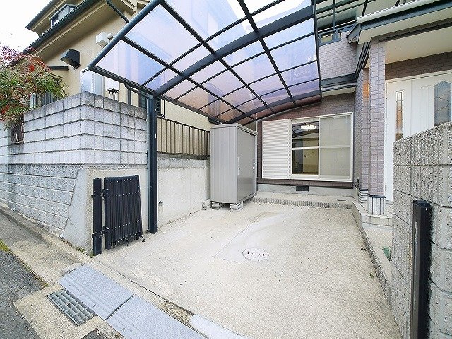 大和郡山市九条町戸建の駐車場