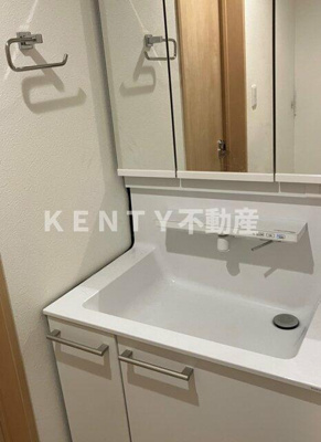 【洗面所】 | 大森西戸建 | 明るい洗面所です