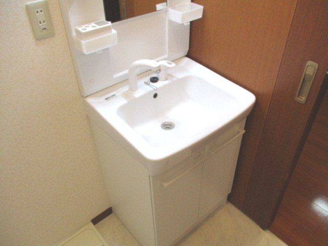 【洗面所】 | シャーメゾン中野 | シャワー付洗面台で身支度に便利です