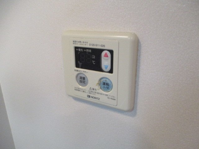 【設備】 | シャーメゾン中野 | 給湯器のリモコンです