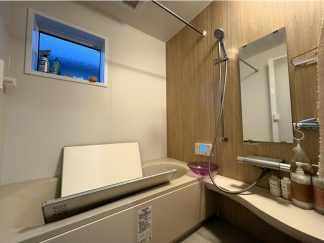 【浴室】 | 雨の日でも洗濯物をしっかり乾かせる「浴室乾燥機」に追焚機能付き！　　
快適なバスタイムをご堪能いただけます♪