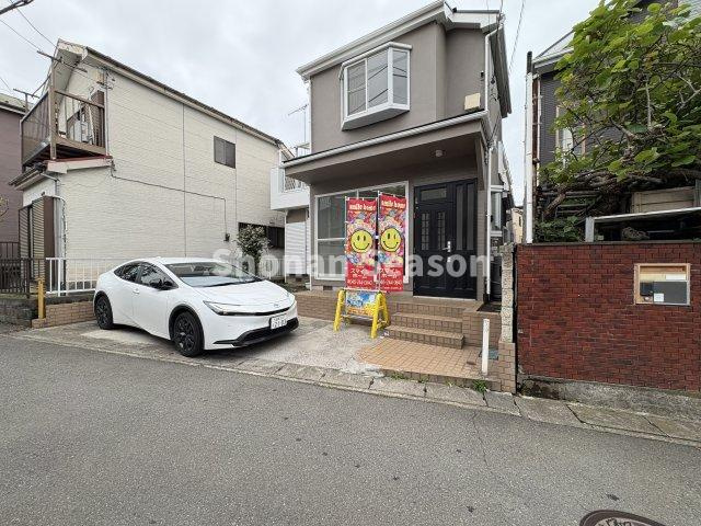 【外観】 | 小田急江ノ島線「長後駅」方面へのバス停（上谷台）徒歩５分です！