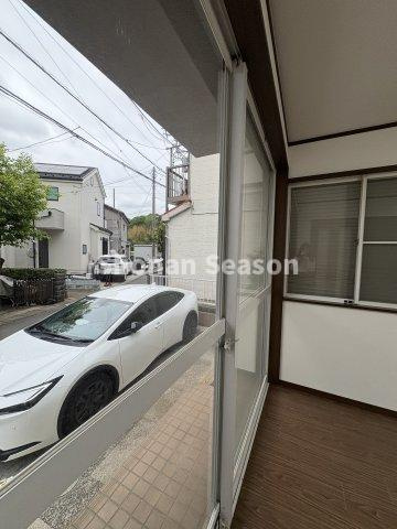 【内装】 | 玄関から続くポーチは、雨や日差しから守ります◎