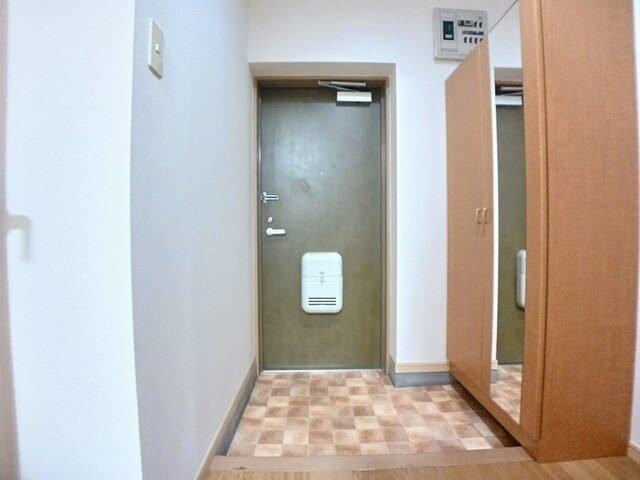 ロジュマン本城の玄関