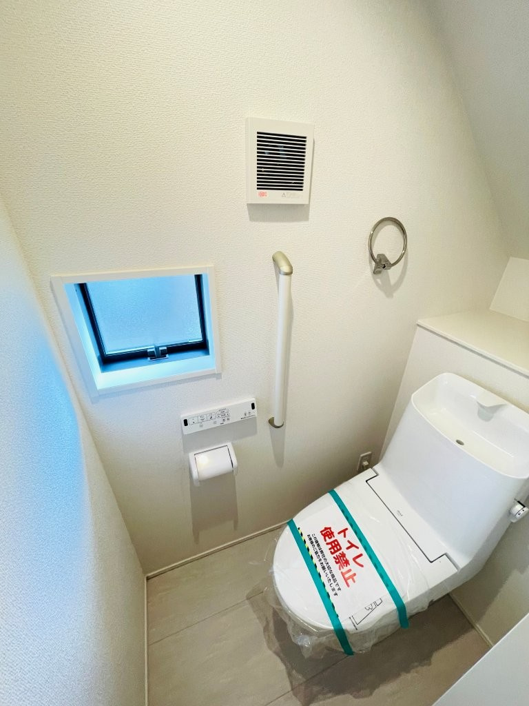 岡崎市細川町２期　新築分譲住宅　全2棟　1号棟のトイレ|1階、2階とも温水洗浄機能付きトイレです。