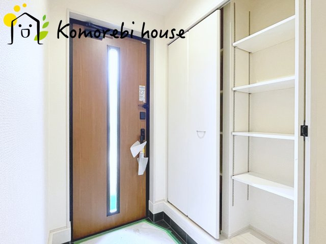 西区西新井　新築一戸建て　リーブルガーデン　01の玄関|落ち着いた玄関です