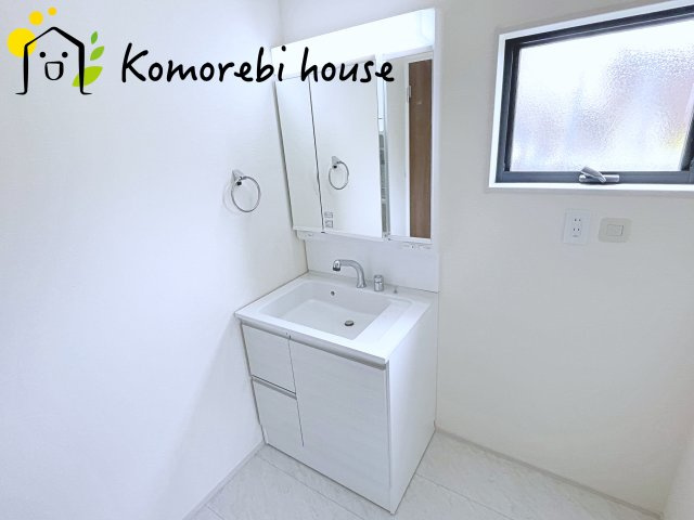 西区西新井　新築一戸建て　リーブルガーデン　01の独立洗面台|独立洗面化粧台付き