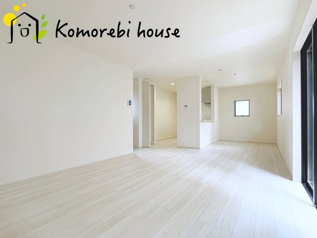 西区西新井　新築一戸建て　リーブルガーデン　01の居間・リビング|ゆったりとしたリビングです